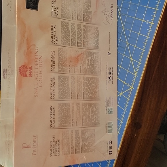 SNAIL COLLECTION" skincare set, likely from the brand Prédiré Paris New Sealed - Picture 5 of 10